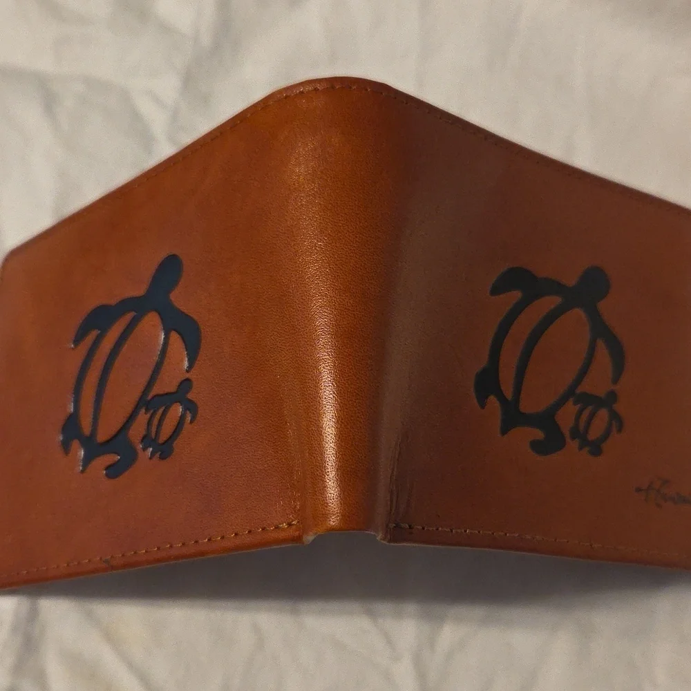 Hawaii Brown Leather Wallet with Turtle Design